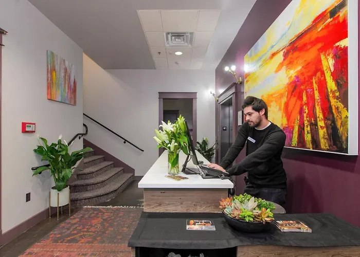 The Dundee - A Trace Hotel
