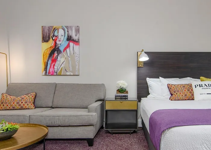 The Dundee - A Trace Hotel